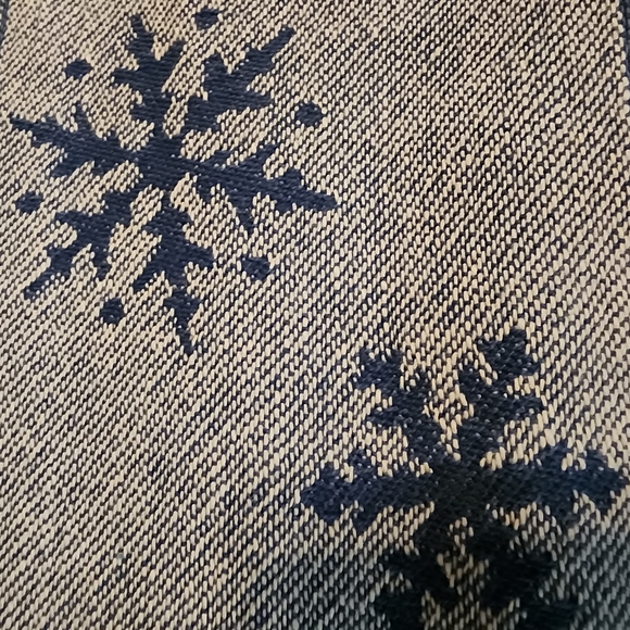 COTTON SNOWFLAKE PATTERN OBLONG TABLECLOTH BLUE WHITE SILVER - Picture 8 of 10